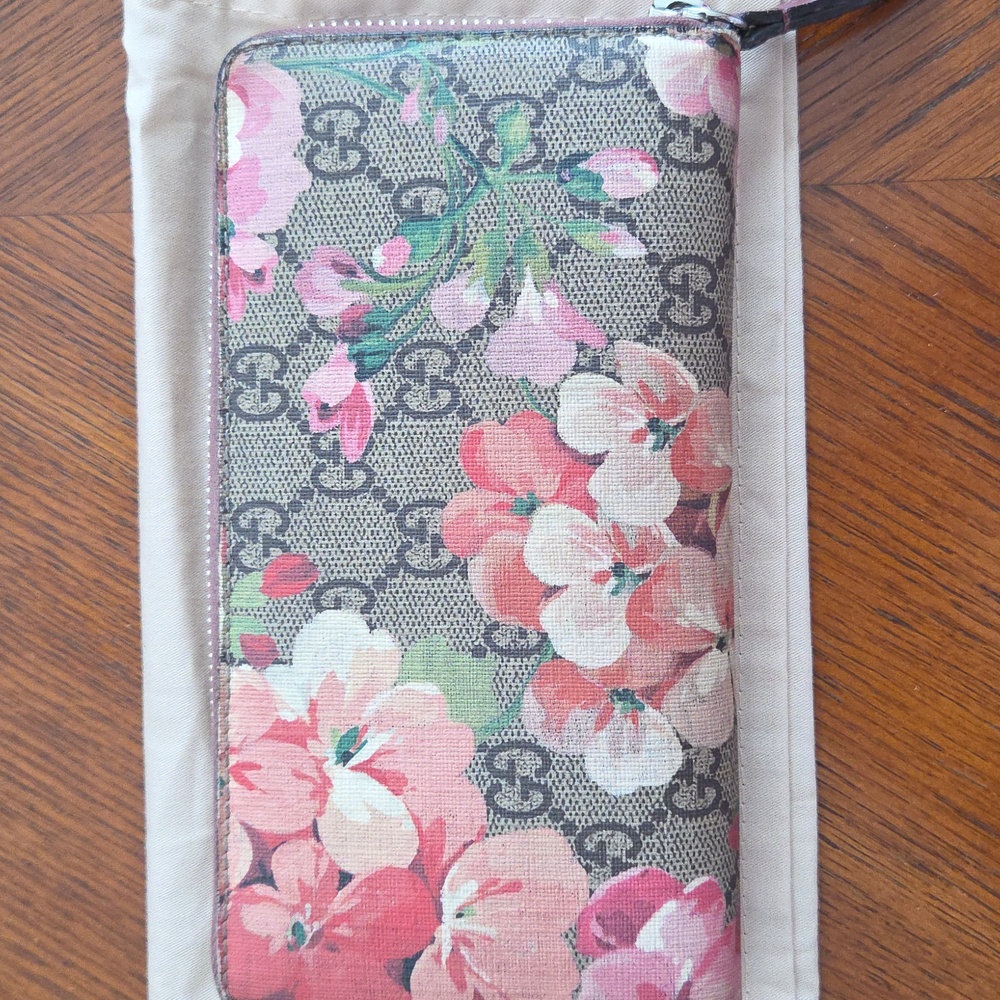 Gucci Women's Wallet with Pink and Green Floral Design - Picture 3 of 14